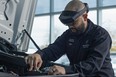 Mercedes-Benz shop foreman Joey Lagrasta uses the Microsoft HoloLens 2 device and Mercedes-Benz Virtual Remote Support_2